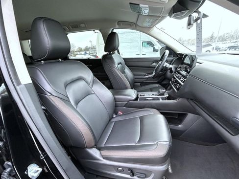 Used 2024 Nissan Pathfinder SL image 15