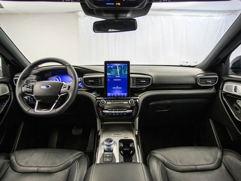 Used 2022 Ford Explorer ST image 12
