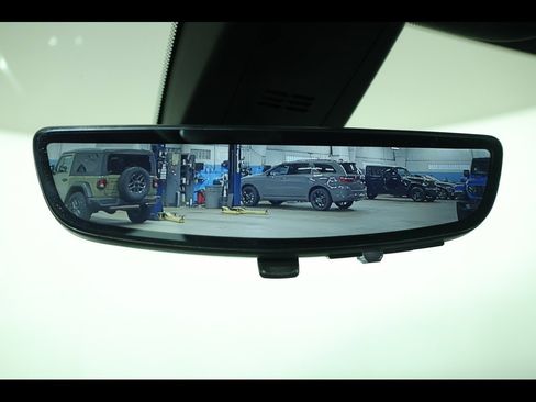 Used 2023 Chevrolet Traverse LT image 27