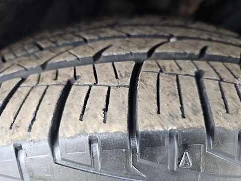 Used 2017 Chrysler 300 C image 39