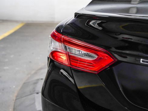 Certified 2019 Toyota Camry SE FWD image 11