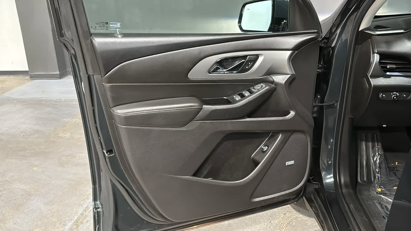 Used 2019 Chevrolet Traverse LT w/ LT Premium Package AWD/4WD image 9