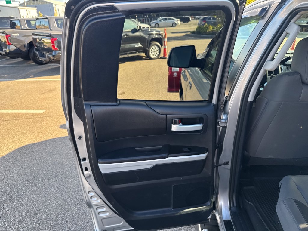 Used 2015 Toyota Tundra SR5 AWD/4WD image 38