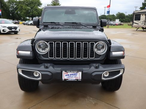 Used 2025 Jeep Wrangler Unlimited Sahara w/ Safety Group AWD/4WD image 2