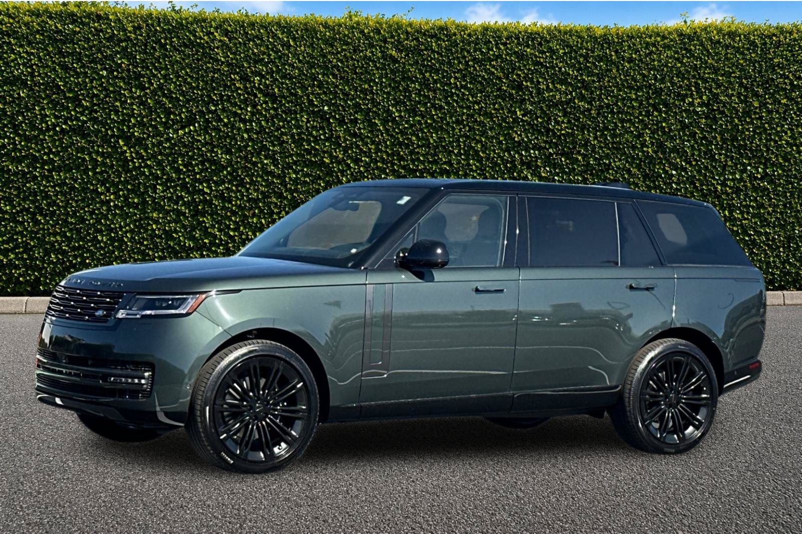 New 2026 Land Rover Range Rover Long Wheelbase SE AWD/4WD image 3