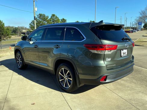 Used 2019 Toyota Highlander XLE image 4