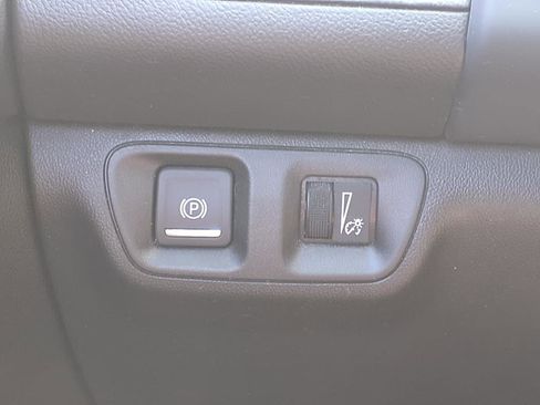 Used 2020 GMC Acadia SLE w/ Driver Convenience Package image 28