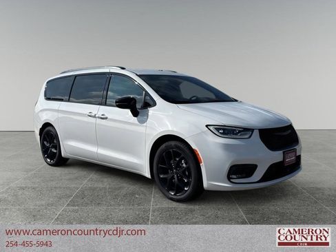 New 2026 Chrysler Pacifica Select w/ S Appearance Package image 1