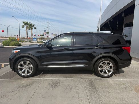 Used 2020 Ford Explorer Platinum w/ Premium Technology Package AWD/4WD image 2