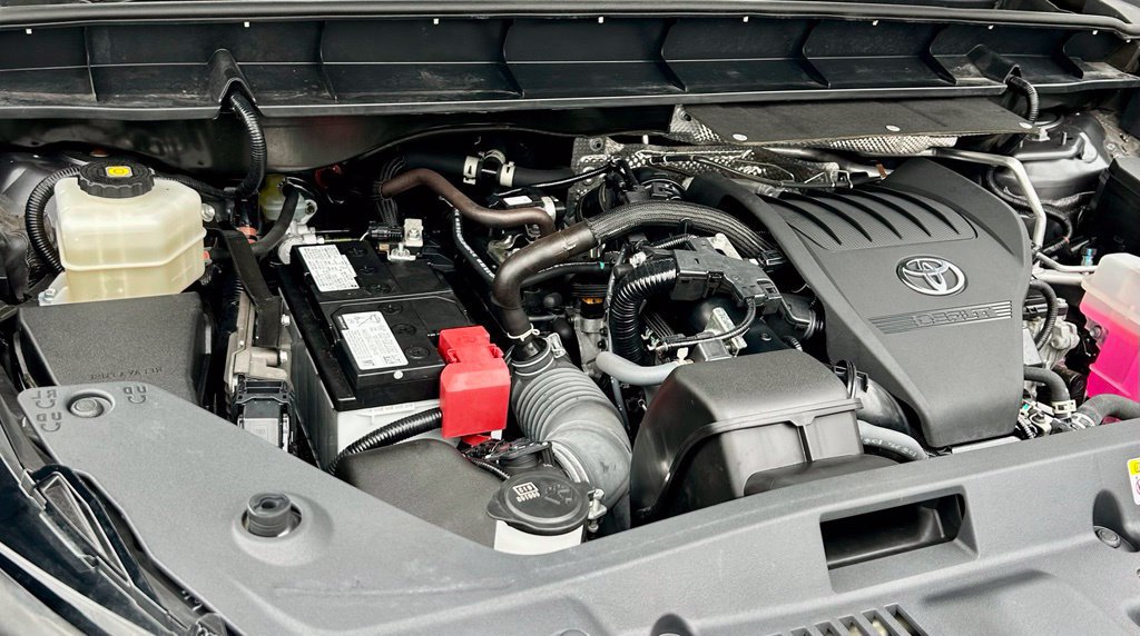 Used 2023 Toyota Highlander XLE AWD/4WD image 28