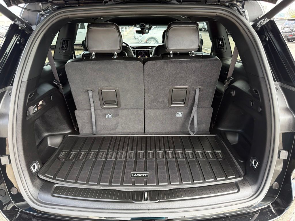 Used 2025 Jeep Grand Cherokee L Laredo AWD/4WD image 12