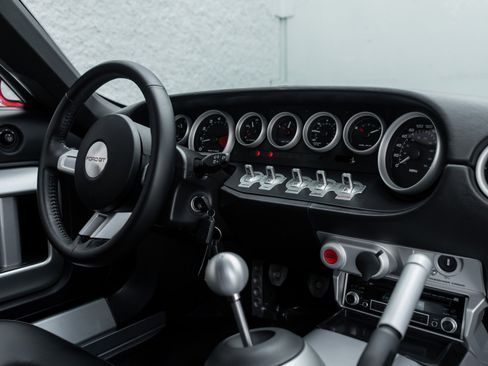 Used 2005 Ford GT RWD image 21