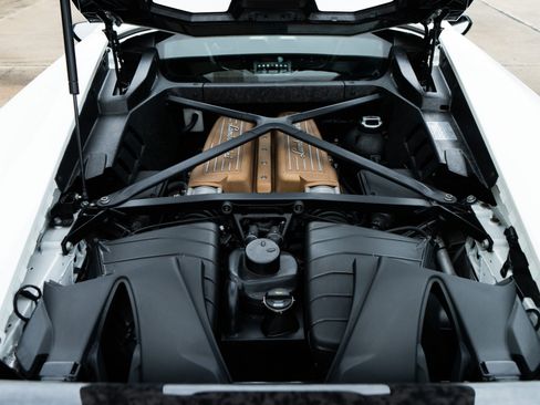 Used 2018 Lamborghini Huracan Performante AWD/4WD image 41