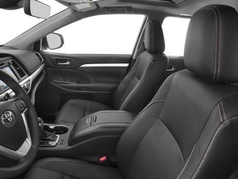 Used 2017 Toyota Highlander XLE w/ Carpet Mat Package image 10