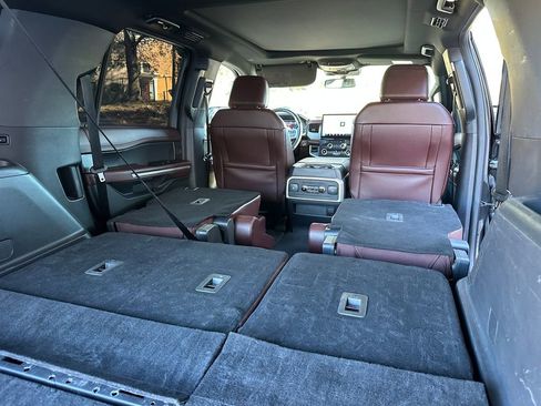 Used 2024 Ford Expedition Limited image 35