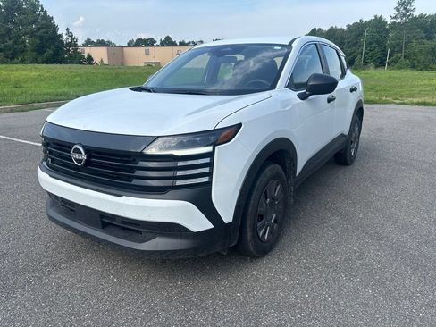 Used 2025 Nissan Kicks S FWD image 3