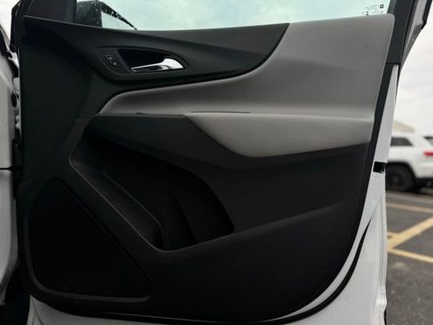 Used 2023 Chevrolet Equinox LS image 13