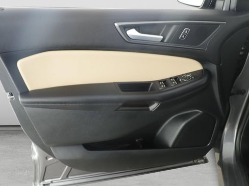 Used 2023 Ford Edge SE AWD/4WD image 8