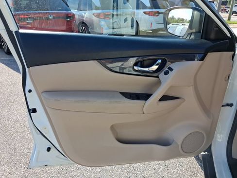 Used 2018 Nissan Rogue SV FWD image 21