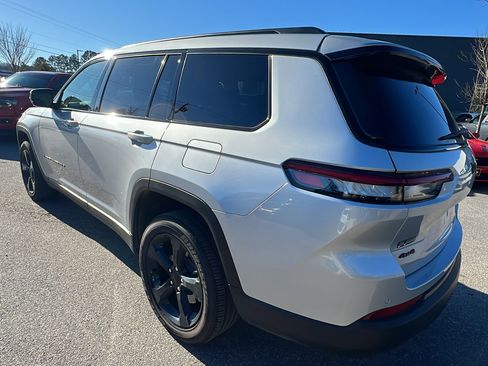 Used 2025 Jeep Grand Cherokee L Altitude image 10