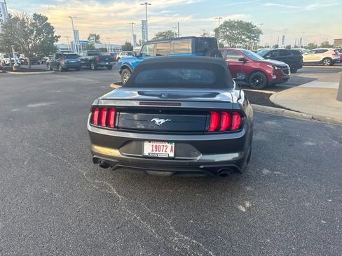 Used 2018 Ford Mustang Premium RWD image 9