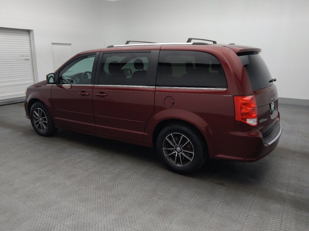 Used 2017 Dodge Grand Caravan SXT FWD image 3