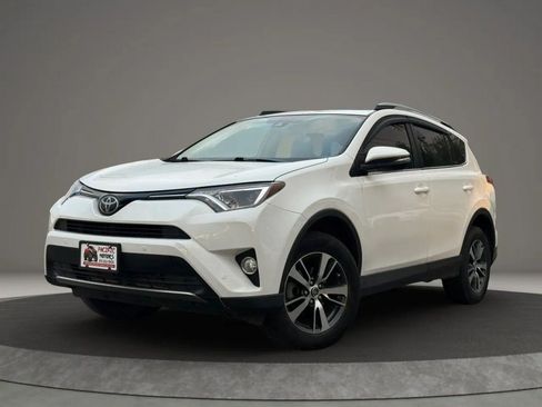 Used 2017 Toyota RAV4 XLE FWD image 3