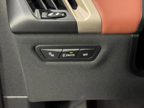 Used 2024 BMW iX xDrive50 w/ Premium Package image 18