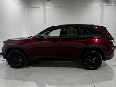 Used 2025 Jeep Grand Cherokee Altitude AWD/4WD image 15