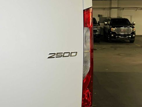 Used 2025 Mercedes-Benz Sprinter 2500 image 15