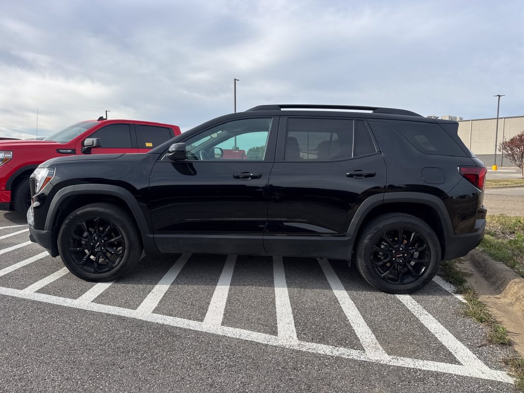 Used 2026 GMC Terrain Elevation w/ Elevation Premium Package FWD image 2