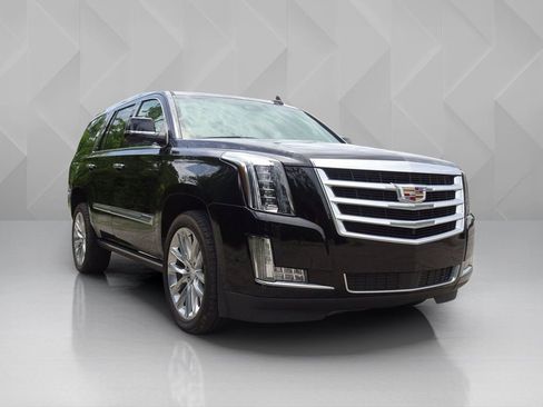 Used 2018 Cadillac Escalade Premium Luxury RWD image 6