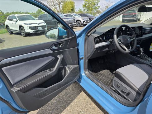 New 2026 Volkswagen Jetta SE FWD image 32