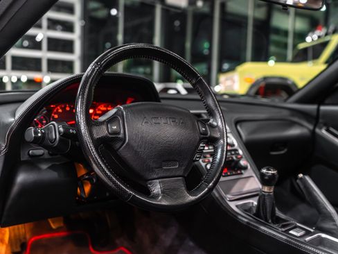 Used 2004 Acura NSX T image 9