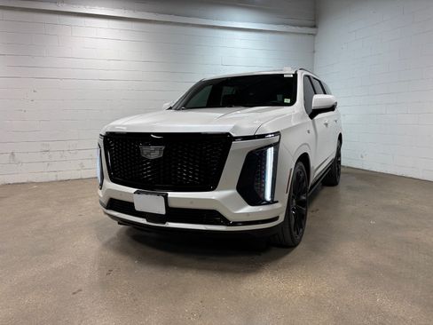 Used 2025 Cadillac Escalade Sport Platinum w/ LPO, ONYX Package AWD/4WD image 2