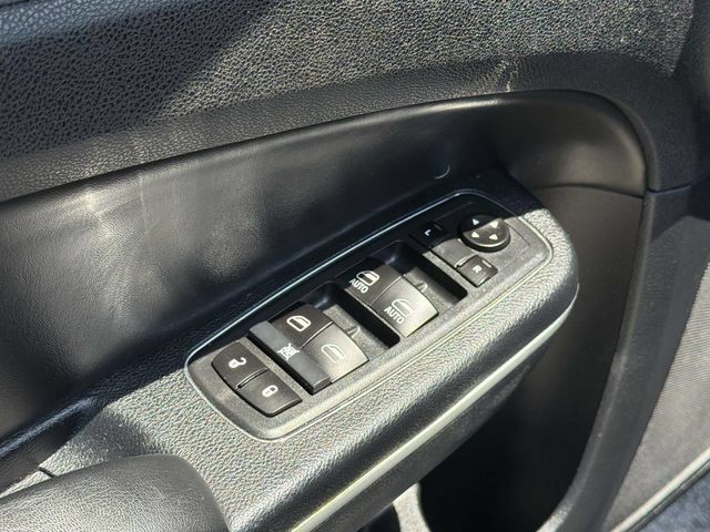 Used 2014 Chrysler 300 C AWD/4WD image 27