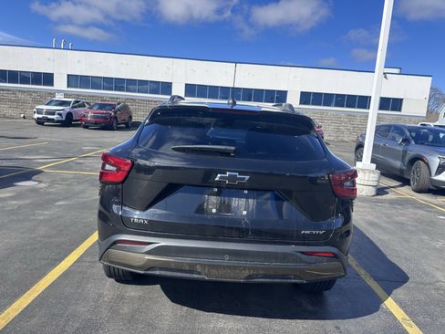 Used 2024 Chevrolet Trax ACTIV w/ Driver Confidence Package image 9