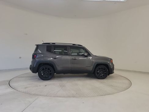 Used 2017 Jeep Renegade Altitude FWD image 6