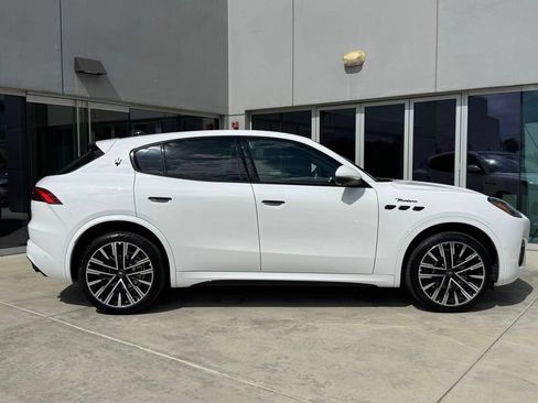 Used 2025 Maserati Grecale Modena AWD/4WD image 9