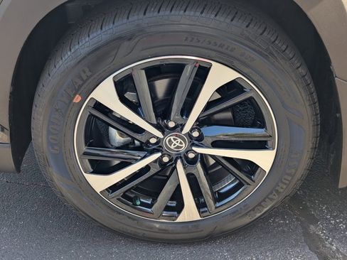 Used 2025 Toyota Corolla Cross AWD Hybrid image 11