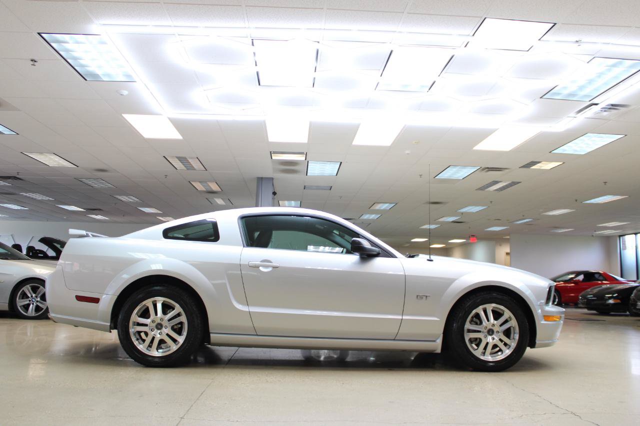 Used 2005 Ford Mustang GT RWD image 24