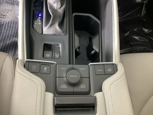 Used 2024 Toyota Grand Highlander AWD image 29