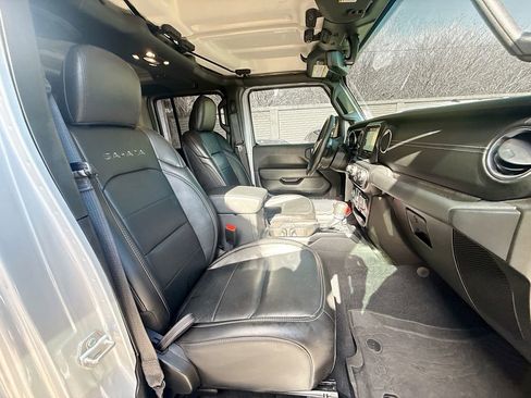 Used 2023 Jeep Wrangler Unlimited Sahara w/ Cold Weather Group image 32