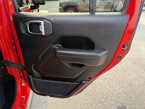 Used 2025 Jeep Wrangler Unlimited Rubicon 4xe w/ Safety Group AWD/4WD image 15
