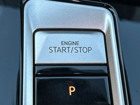 Used 2025 Volkswagen Atlas SE w/ Panoramic Sunroof Package image 35