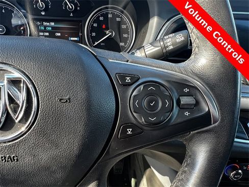 Used 2019 Buick Enclave Essence image 10