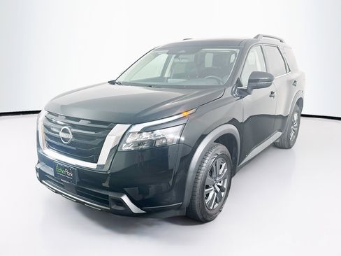 Used 2024 Nissan Pathfinder SV AWD/4WD image 3