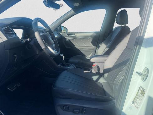 Certified 2024 Volkswagen Tiguan SE R-Line image 9