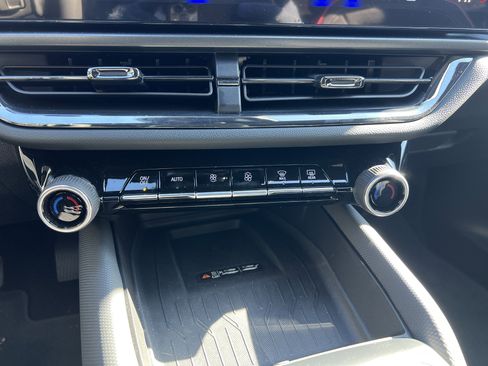 New 2025 Chevrolet Equinox EV RS w/ Convenience Package II image 28