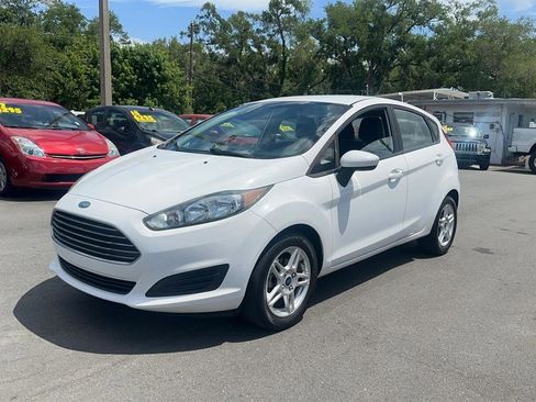 Used 2018 Ford Fiesta SE image 2